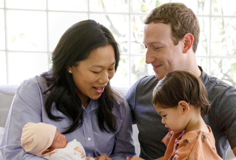 Mark Zuckerberg with his family