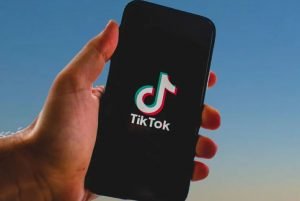 tiktok on android -image from pixabay by nikuga