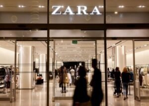 Shoppers walk past a Zara clothes store, part of the Spanish group Inditex, in Las Palmas de Gran Canaria, Spain, December 13, 2022. REUTERS/Borja Suarez
