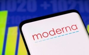 Moderna logo and stock graph are seen displayed in this illustration taken, May 3, 2022. REUTERS/Dado Ruvic/Illustration/File photo