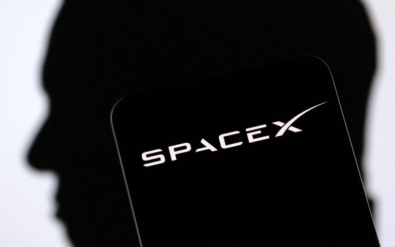 SpaceX logo and Elon Musk silhouette are seen in this illustration taken, December 19, 2022. REUTERS/Dado Ruvic/Illustration/File Photo