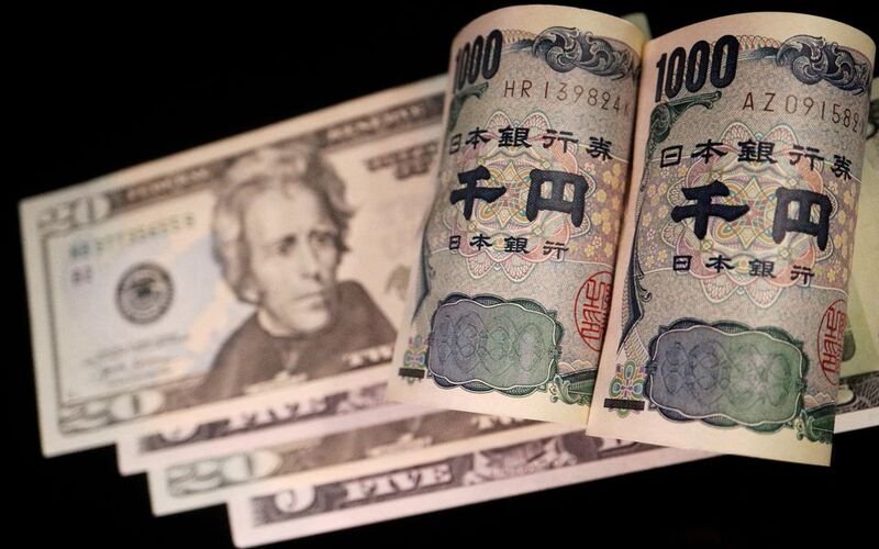 Banknotes of Japanese yen and U.S. dollar are seen in this illustration picture taken September 23, 2022. REUTERS/Florence Lo/Illustration/File Photo