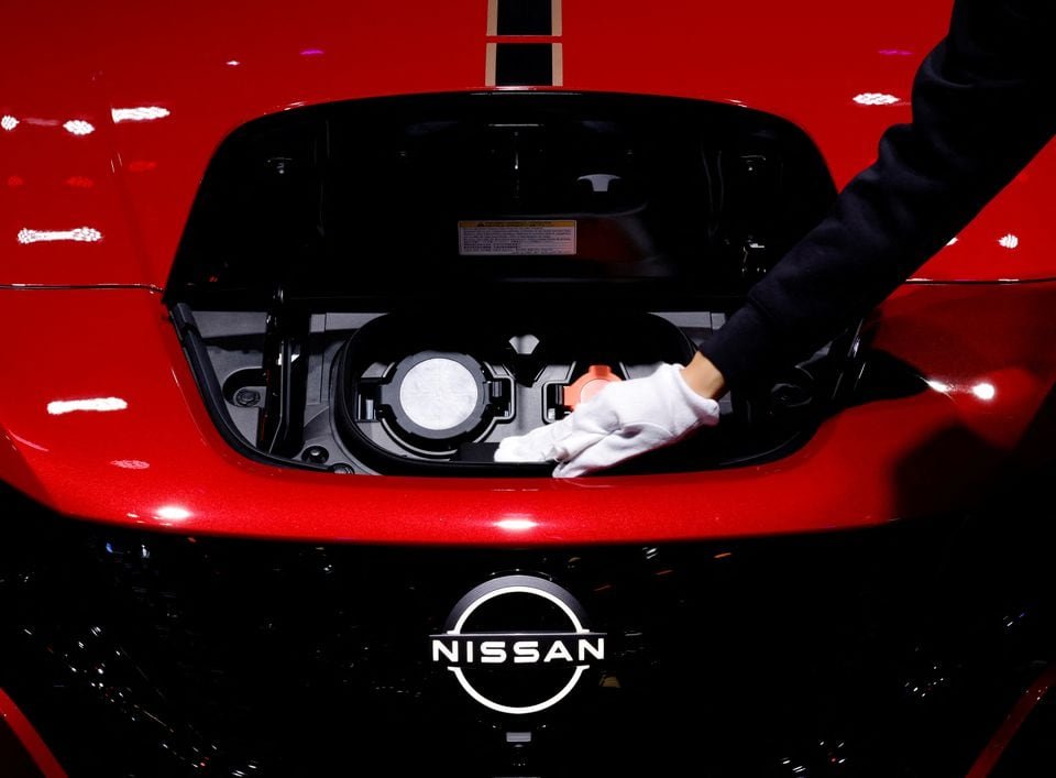 A staff cleans charging ports of Nissan's Leaf battery electric vehicle during the Japan Mobility Show 2023 at Tokyo Big Sight in Tokyo, Japan, November 1, 2023. REUTERS/Kim Kyung-Hoon/File Photo