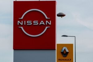 The logos of car manufacturers Renault and Nissan are seen in front of dealerships of the companies in Le Coteau, France, July 13, 2023. REUTERS/Gonzalo Fuentes/File Photo