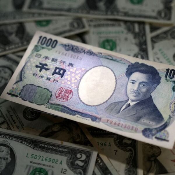 Japanese Yen and U.S. dollar banknotes are seen in this illustration taken March 10, 2023. REUTERS/Dado Ruvic/Illustration/File Photo/File Photo