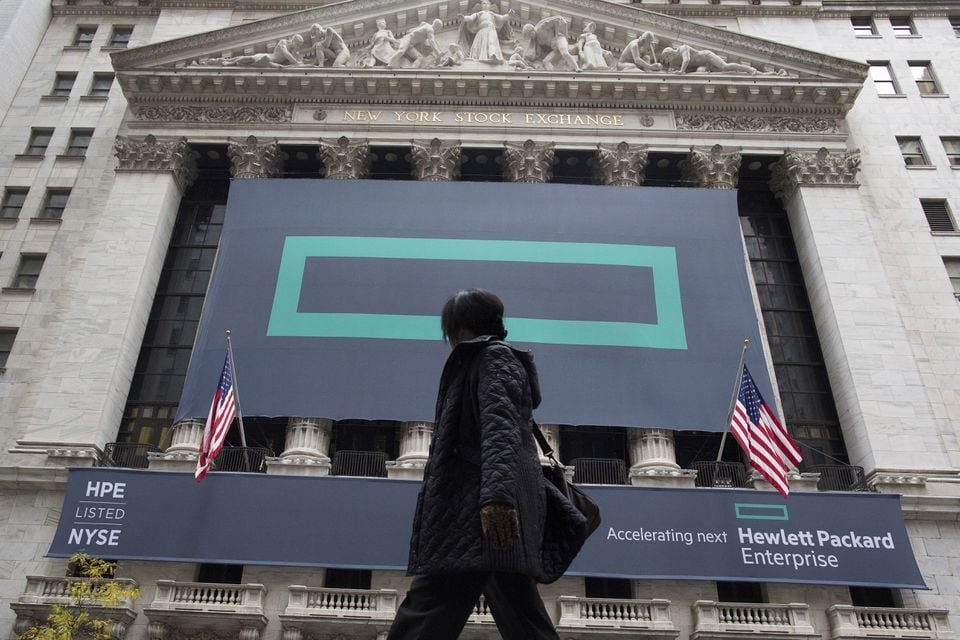 Signs for Hewlett Packard Enterprise Co., cover the facade of the New York Stock Exchange November 2, 2015. REUTERS/Brendan McDermid/File Photo