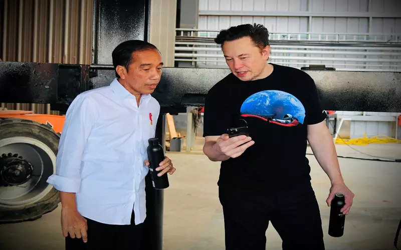 Chinese rocket failure boosted SpaceX in Indonesia