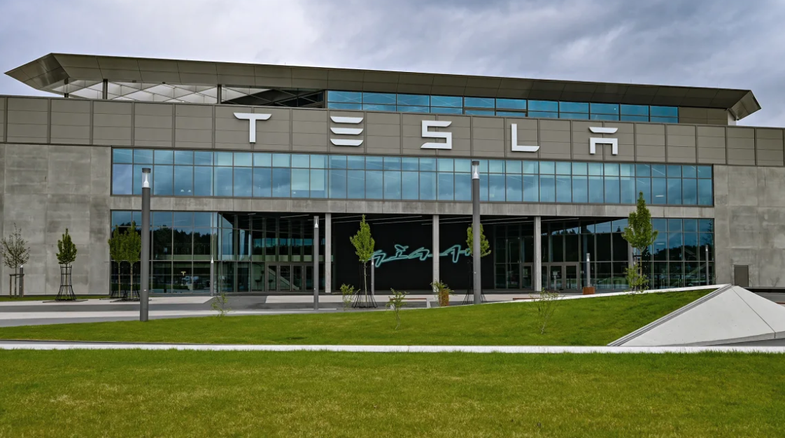 Tesla tells its German factory