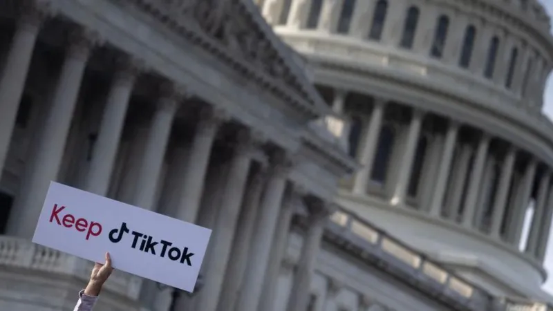 TikTok sues to block US